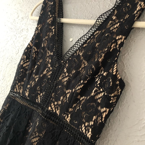 Cute Party Dress - Mi Ami Francesca’s Black and Nude Lace Mini - Small - Picture 5 of 7